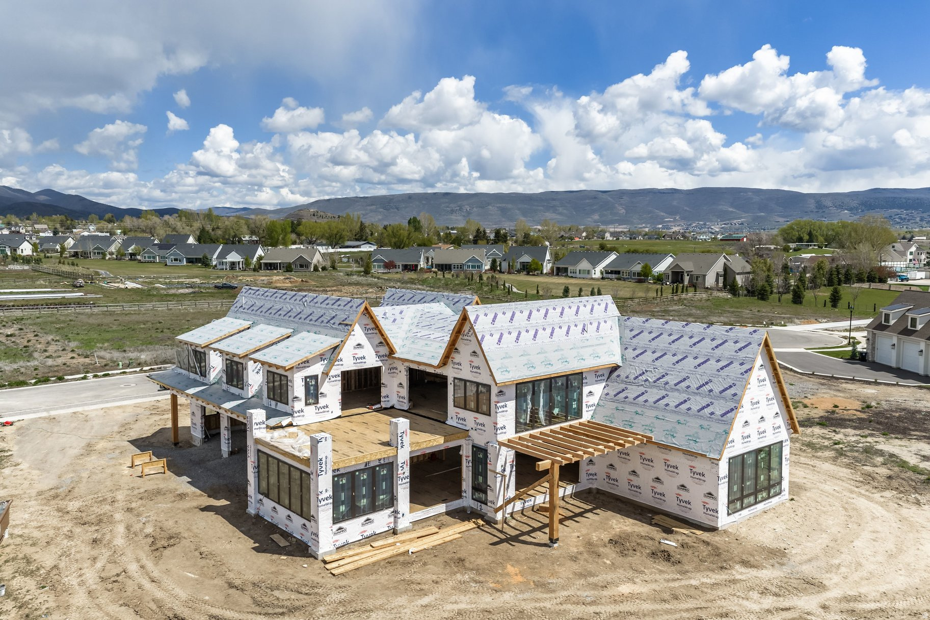 SADDLE CREEK - Residential