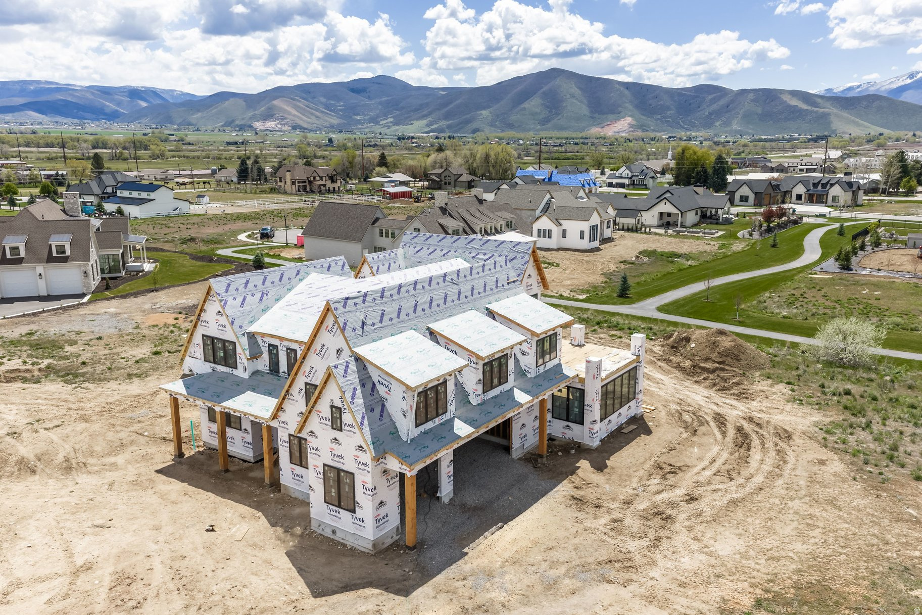 SADDLE CREEK - Residential
