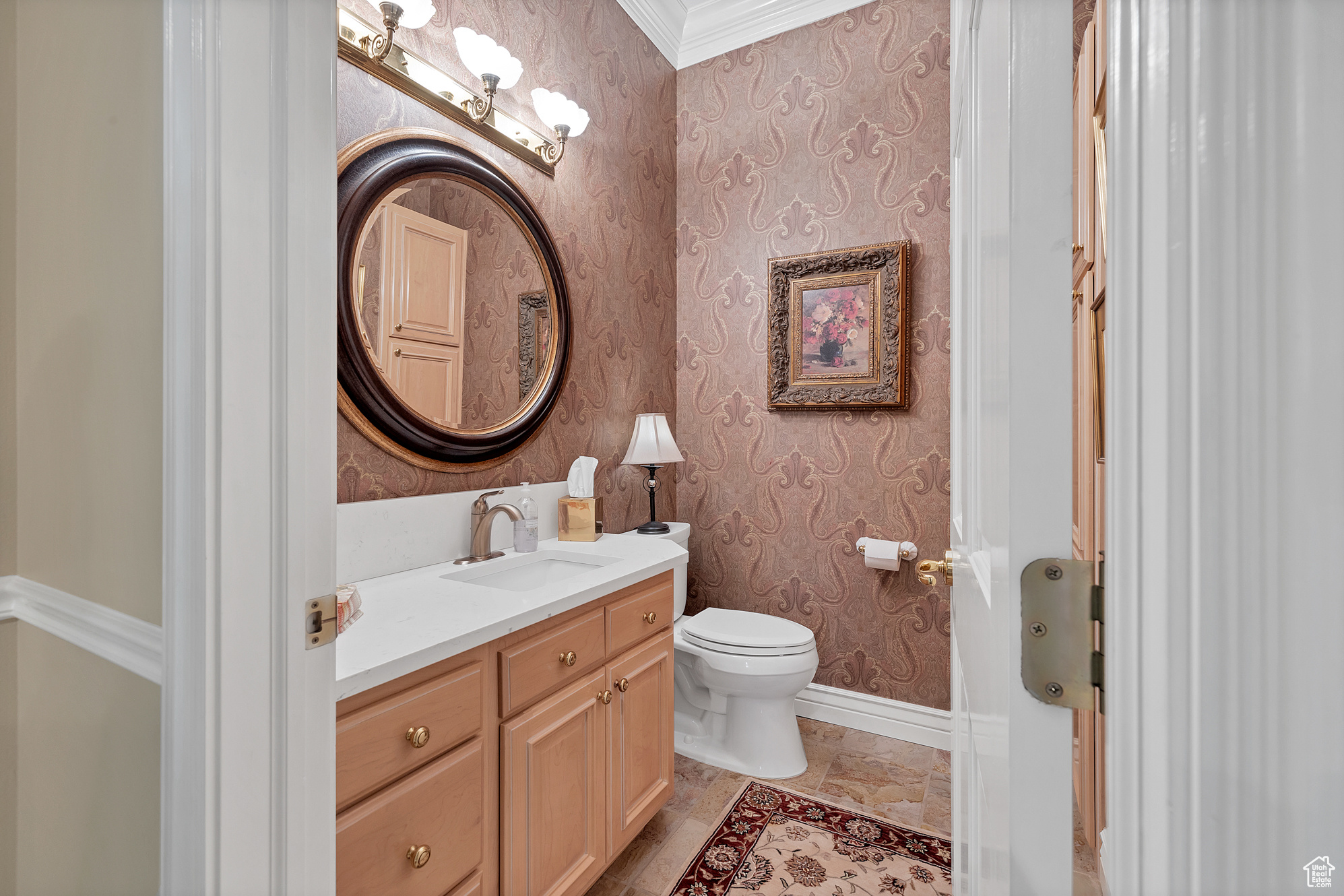 Main image without alt text