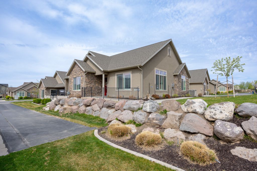 Photo of 907 W 1840 S #C, Syracuse, UT 84075 (MLS # 2147228)