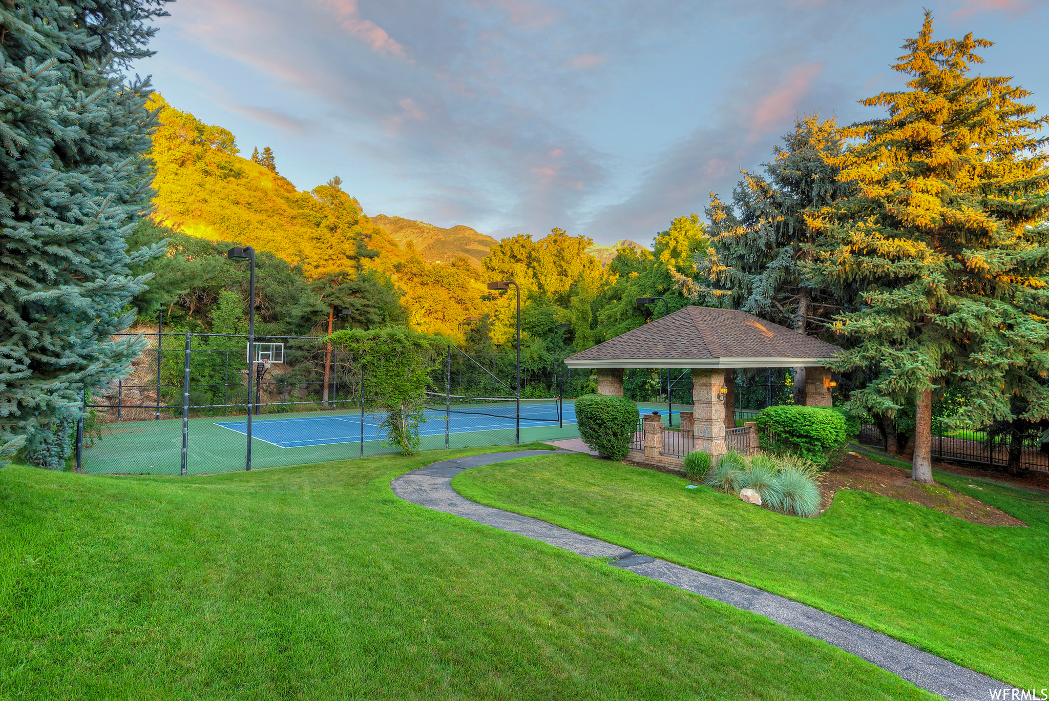 Sandy, Utah 84093, United States, 7 Bedrooms Bedrooms, ,10 BathroomsBathrooms,Residential,Pending,70750