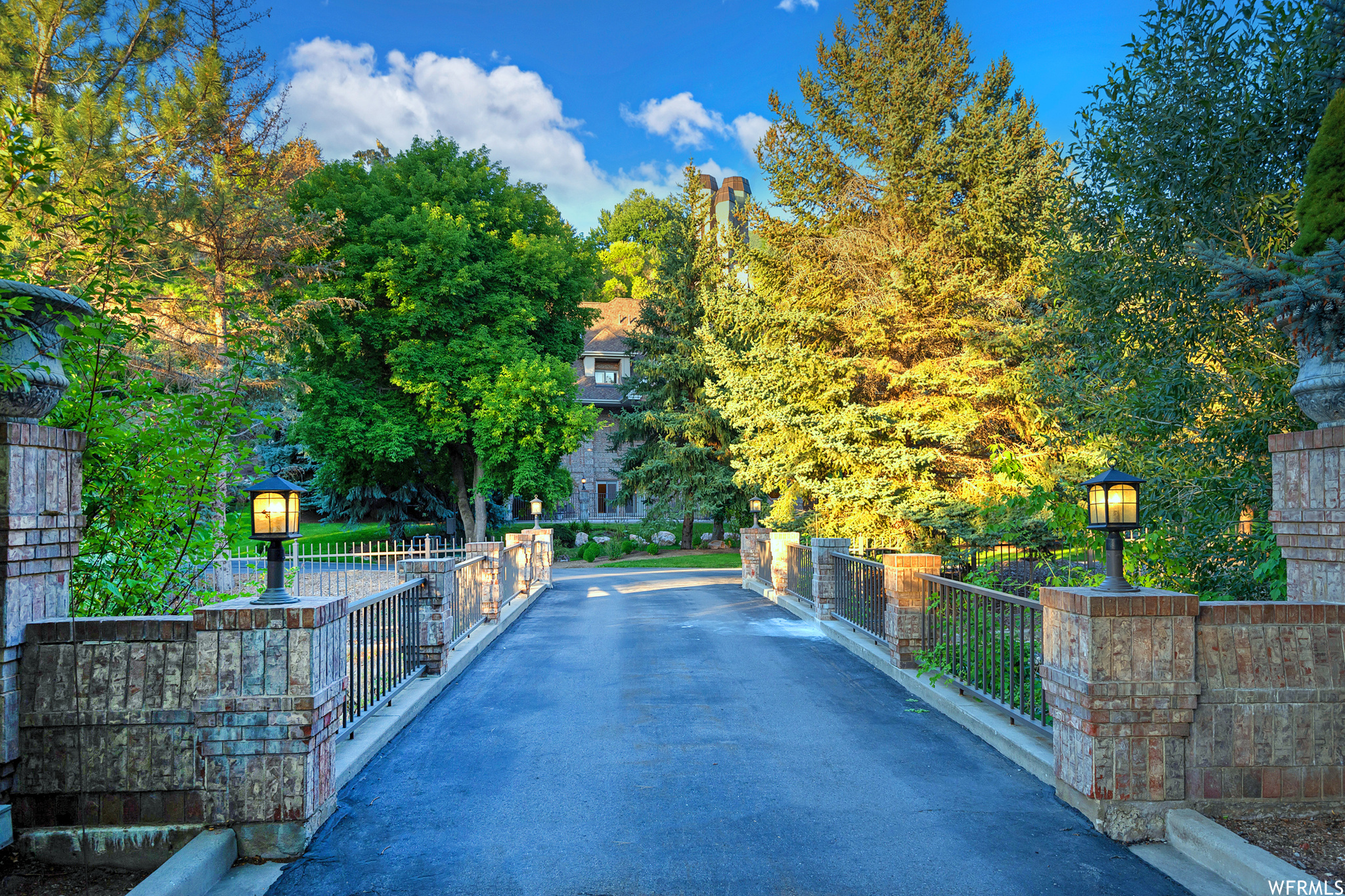 Sandy, Utah 84093, United States, 7 Bedrooms Bedrooms, ,10 BathroomsBathrooms,Residential,Pending,70750