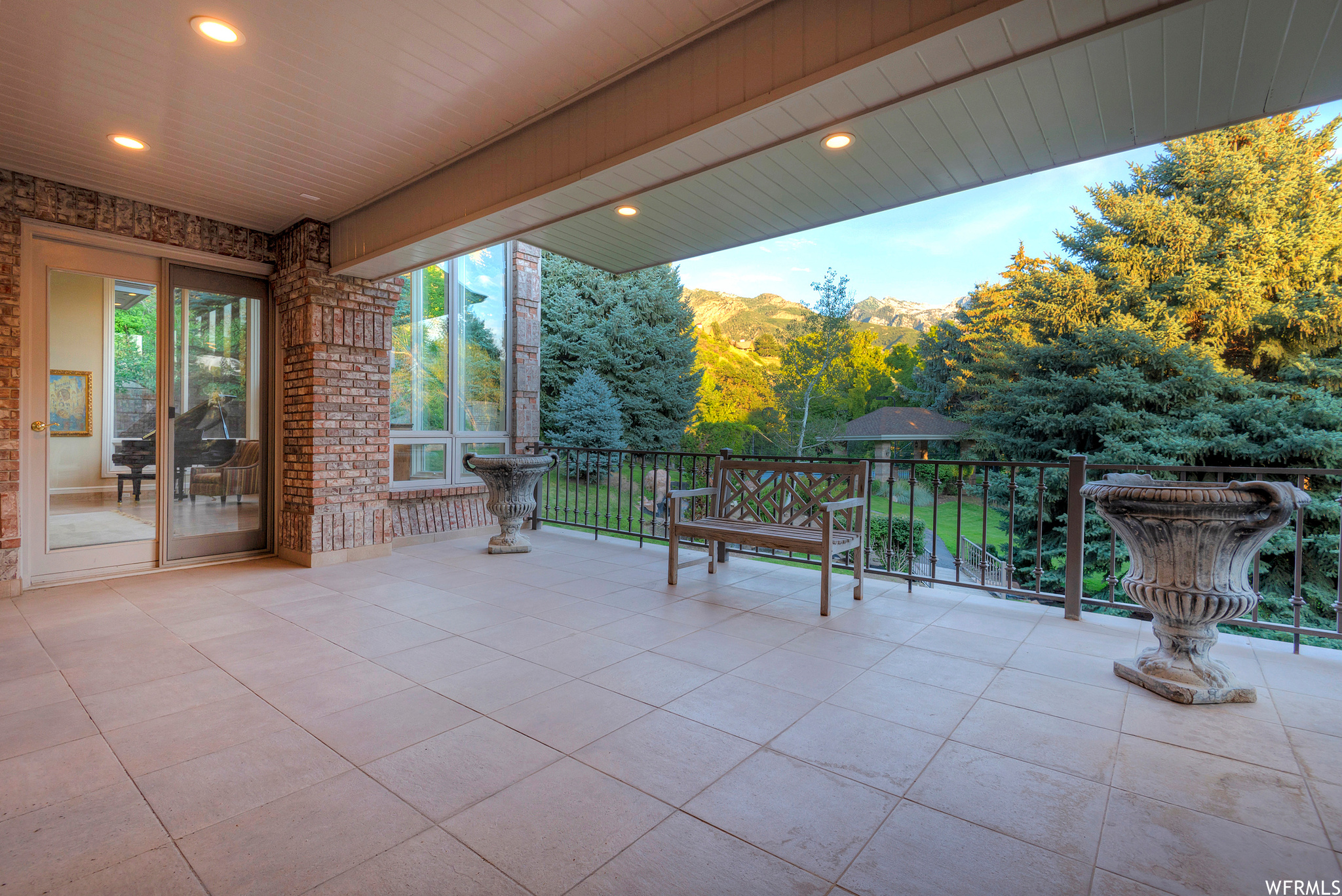 Sandy, Utah 84093, United States, 7 Bedrooms Bedrooms, ,10 BathroomsBathrooms,Residential,Pending,70750