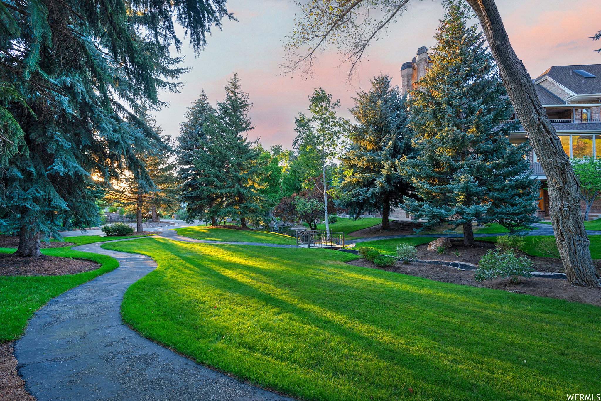 Sandy, Utah 84093, United States, 7 Bedrooms Bedrooms, ,10 BathroomsBathrooms,Residential,Pending,70750