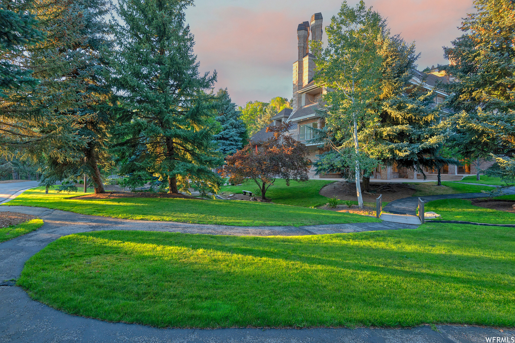 Sandy, Utah 84093, United States, 7 Bedrooms Bedrooms, ,10 BathroomsBathrooms,Residential,Pending,70750