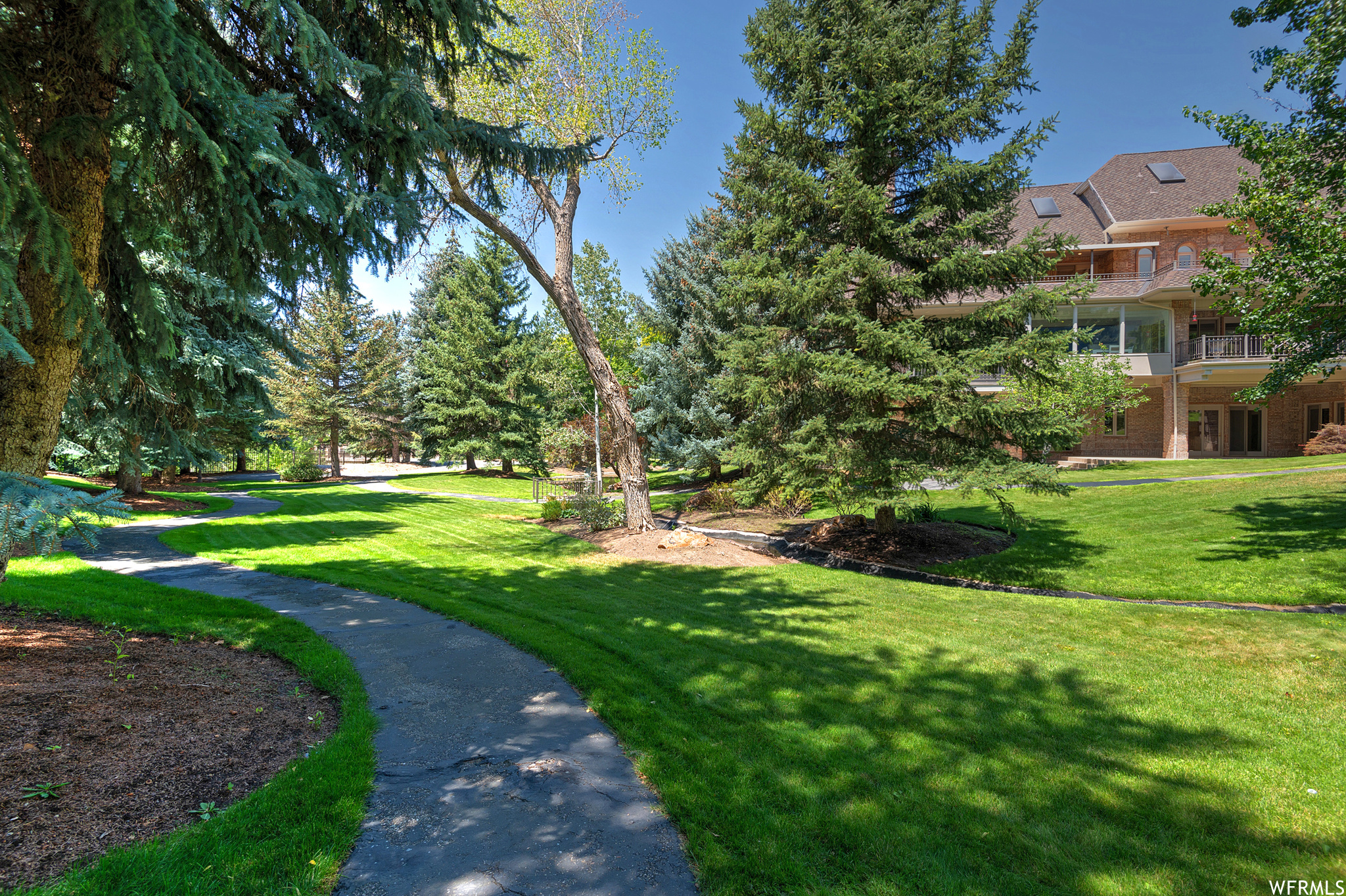 Sandy, Utah 84093, United States, 7 Bedrooms Bedrooms, ,10 BathroomsBathrooms,Residential,Pending,70750