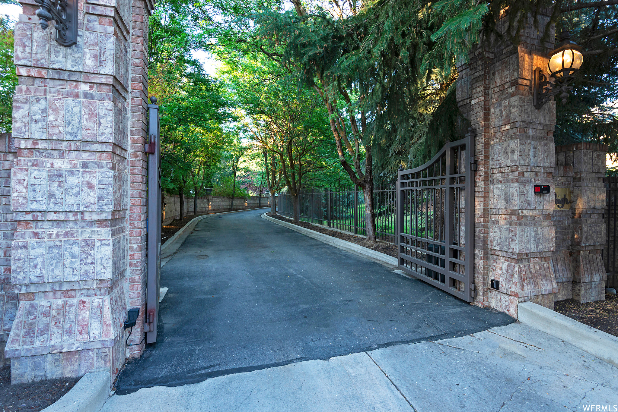 Sandy, Utah 84093, United States, 7 Bedrooms Bedrooms, ,10 BathroomsBathrooms,Residential,Pending,70750