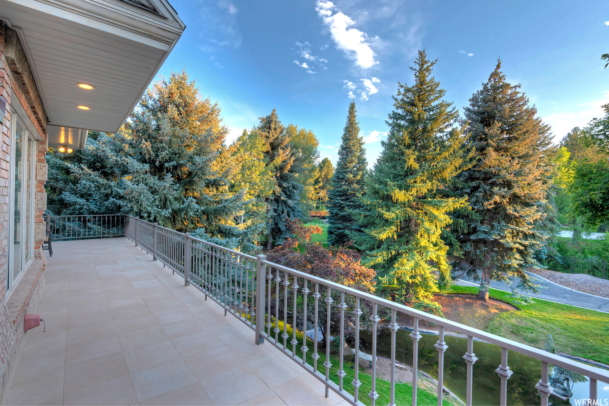 Sandy, Utah 84093, United States, 7 Bedrooms Bedrooms, ,10 BathroomsBathrooms,Residential,Pending,70750