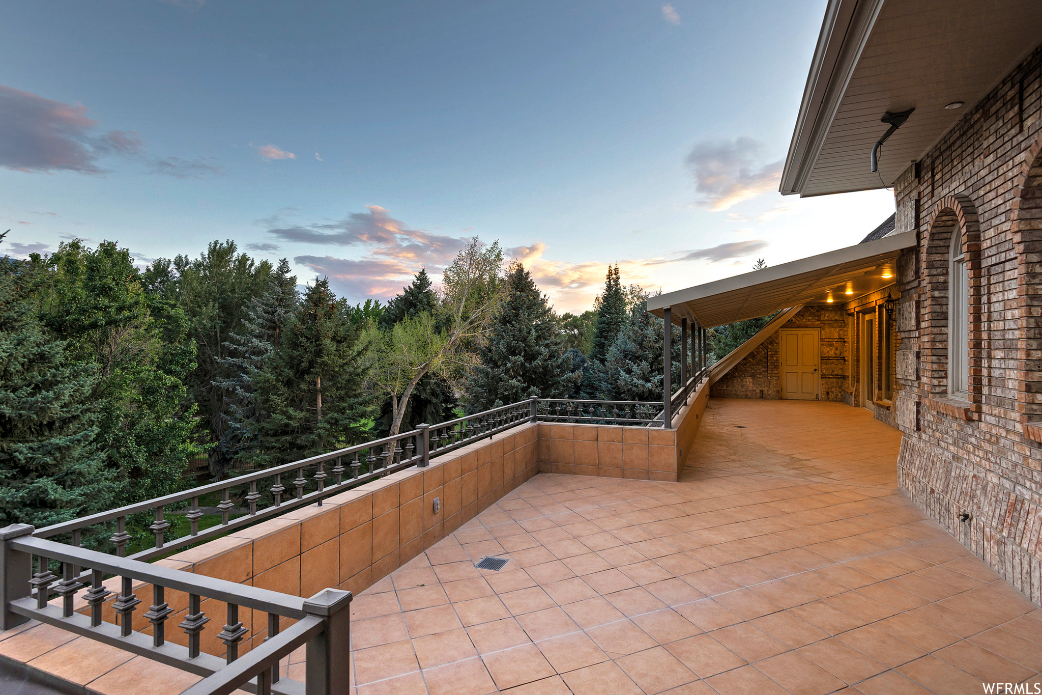 Sandy, Utah 84093, United States, 7 Bedrooms Bedrooms, ,10 BathroomsBathrooms,Residential,Pending,70750