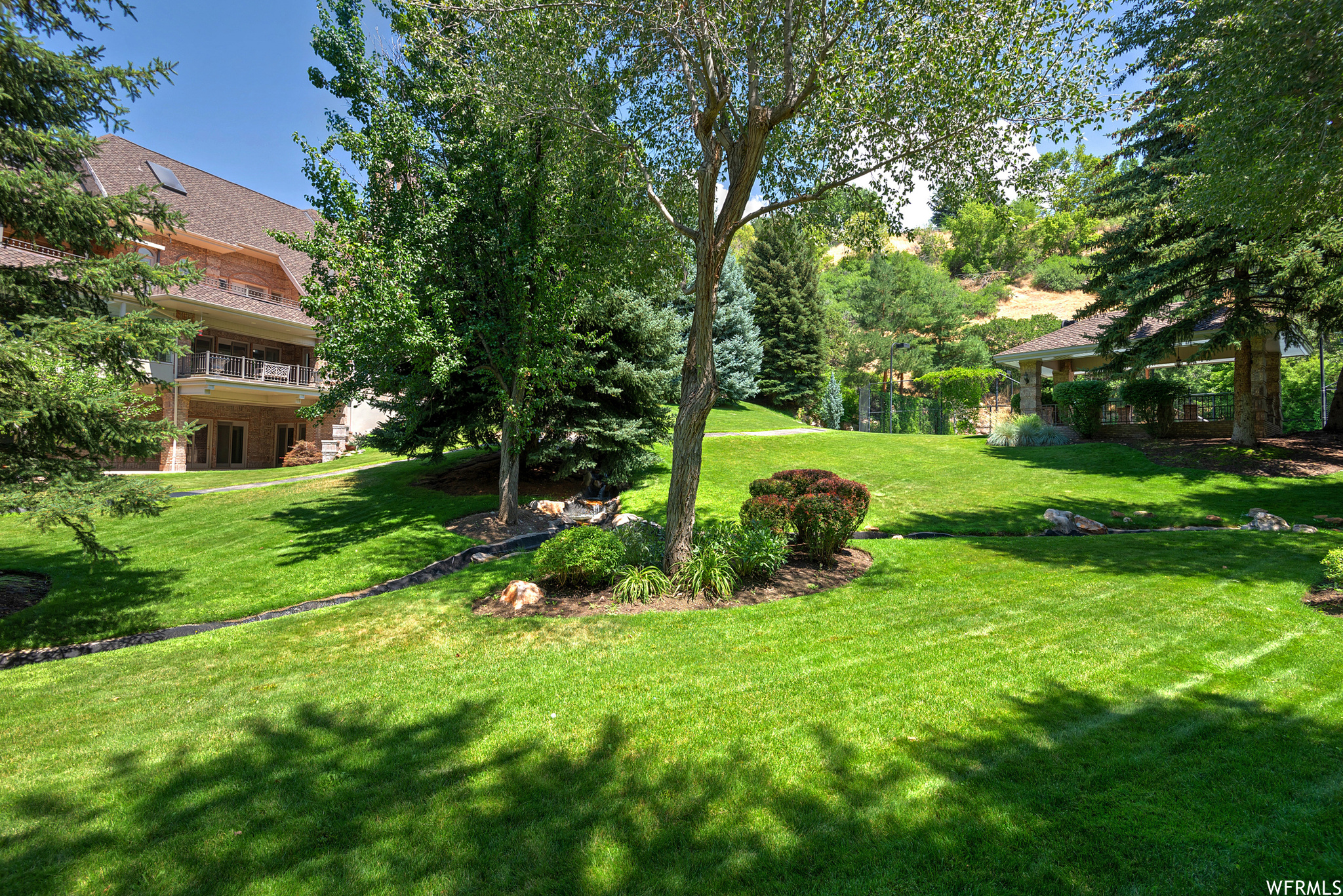 Sandy, Utah 84093, United States, 7 Bedrooms Bedrooms, ,10 BathroomsBathrooms,Residential,Pending,70750