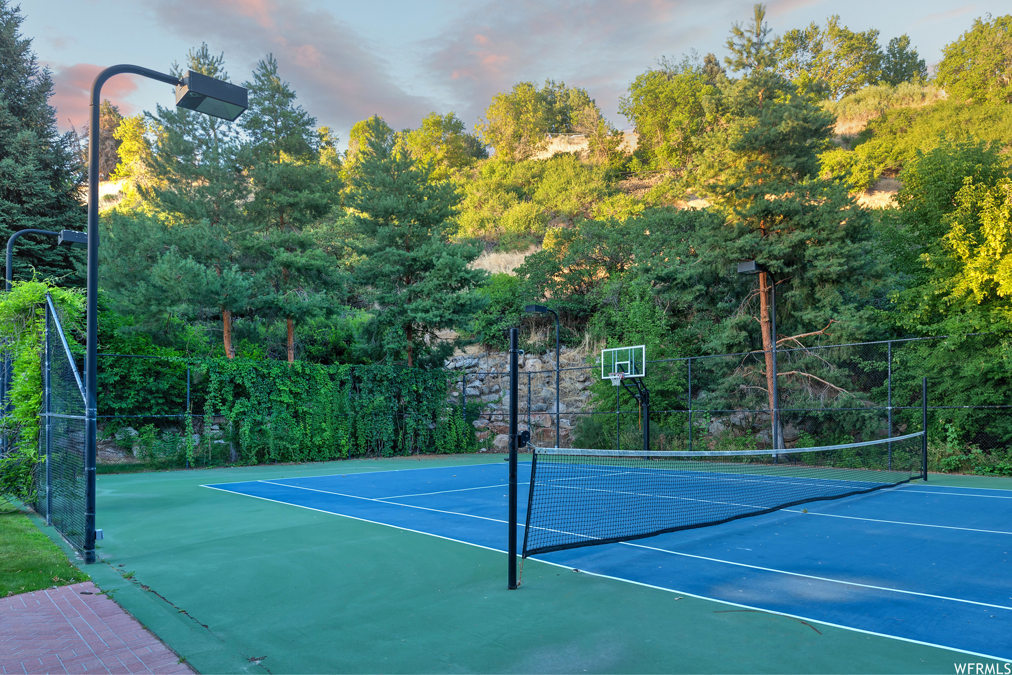 Sandy, Utah 84093, United States, 7 Bedrooms Bedrooms, ,10 BathroomsBathrooms,Residential,Pending,70750