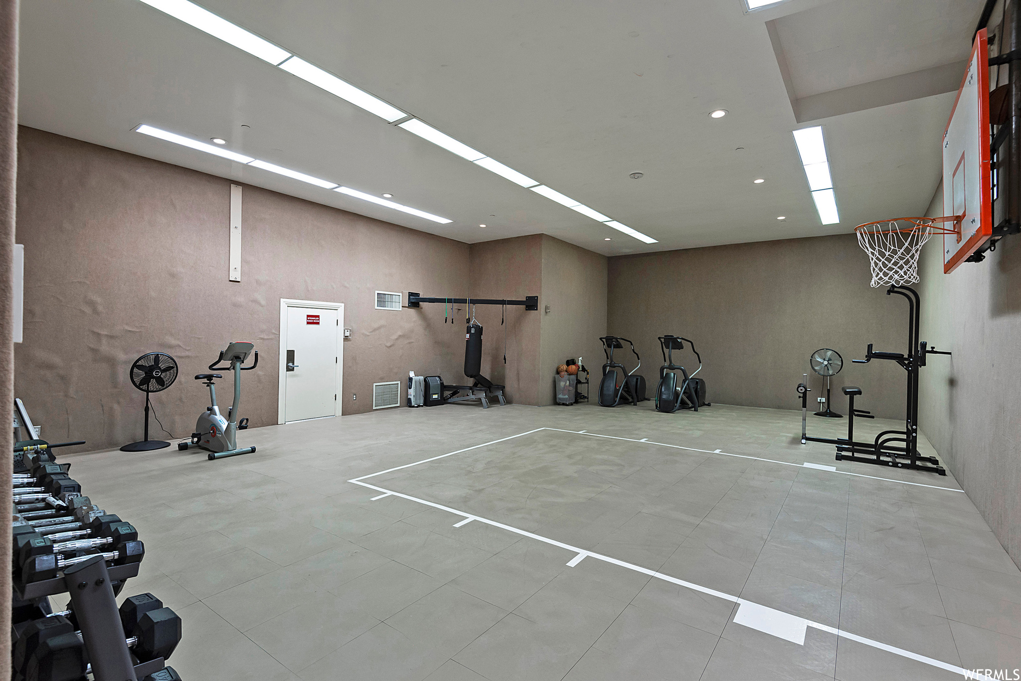 Sandy, Utah 84093, United States, 7 Bedrooms Bedrooms, ,10 BathroomsBathrooms,Residential,Pending,70750