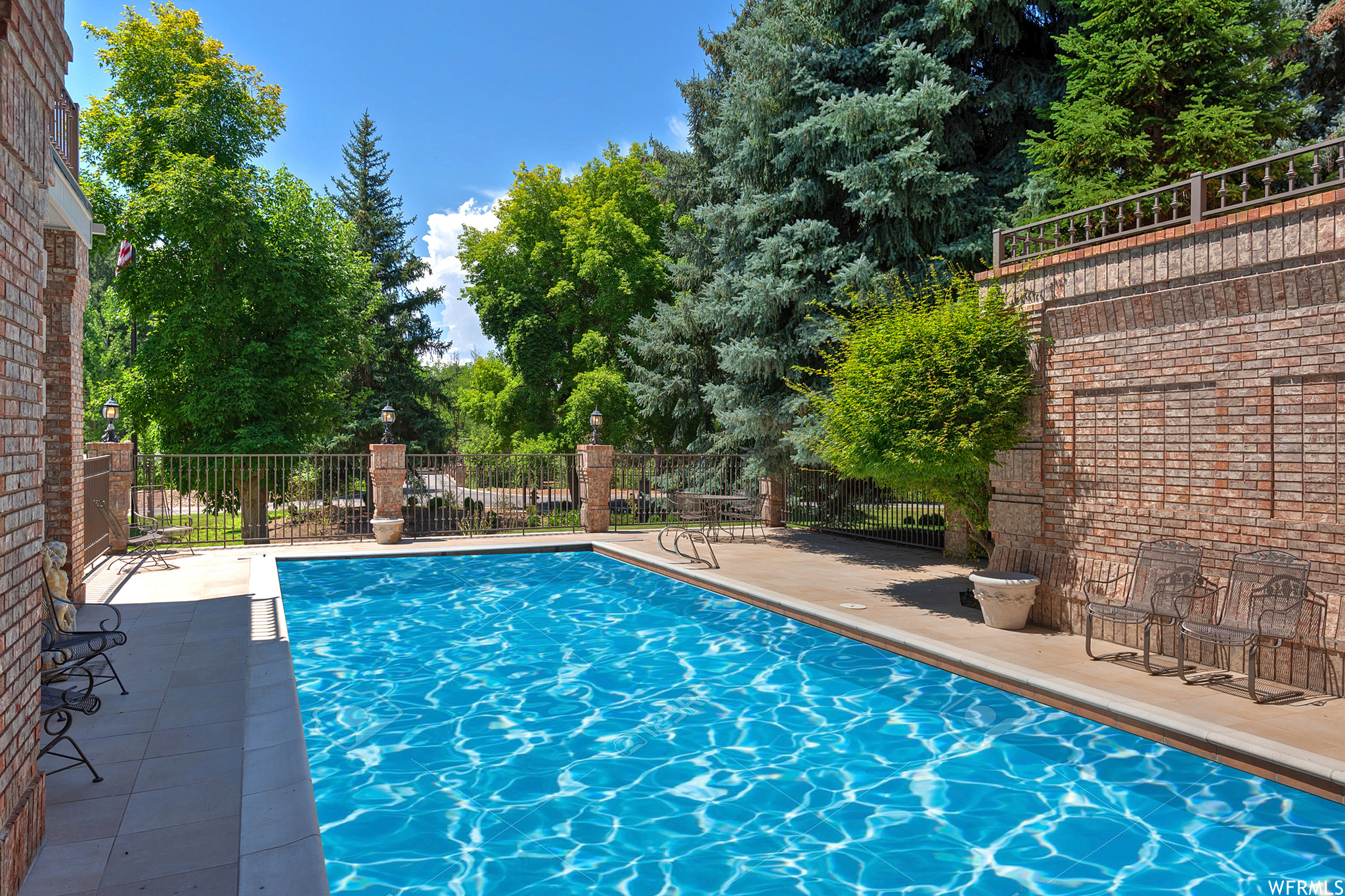 Sandy, Utah 84093, United States, 7 Bedrooms Bedrooms, ,10 BathroomsBathrooms,Residential,Pending,70750