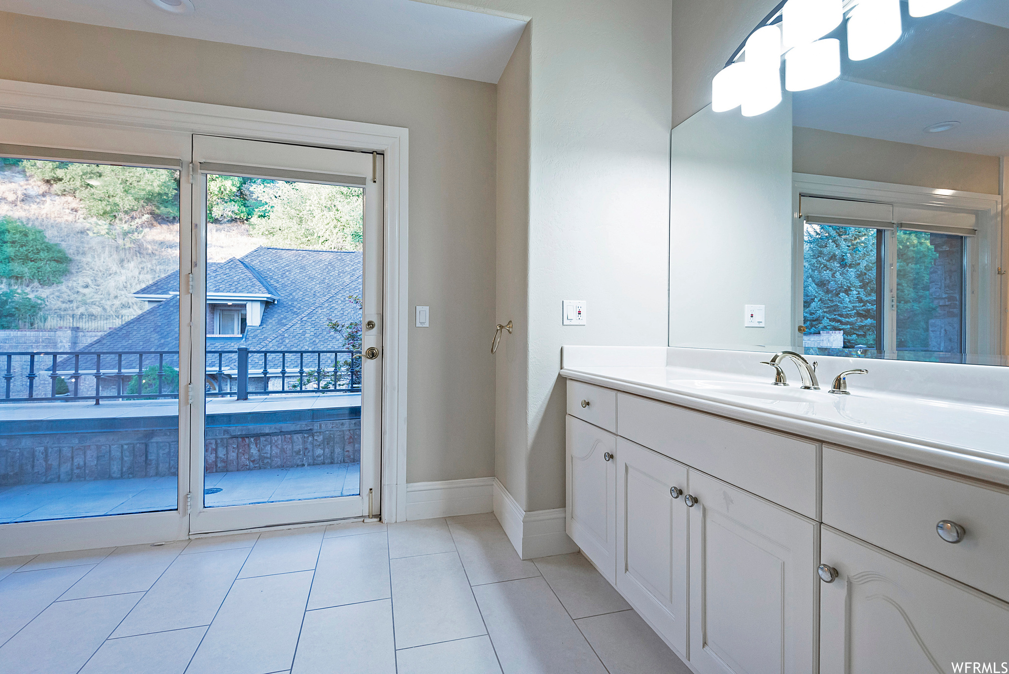 Sandy, Utah 84093, United States, 7 Bedrooms Bedrooms, ,10 BathroomsBathrooms,Residential,Pending,70750