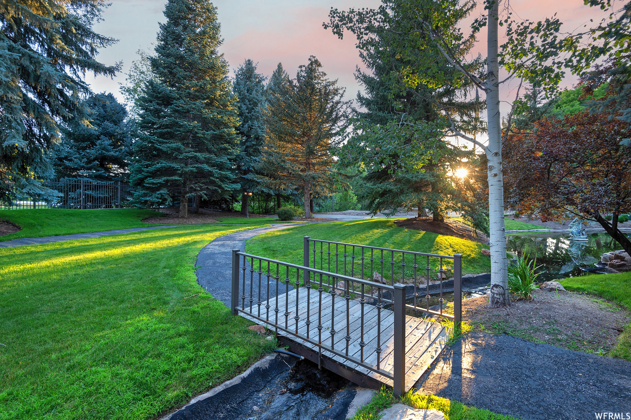 Sandy, Utah 84093, United States, 7 Bedrooms Bedrooms, ,10 BathroomsBathrooms,Residential,Pending,70750