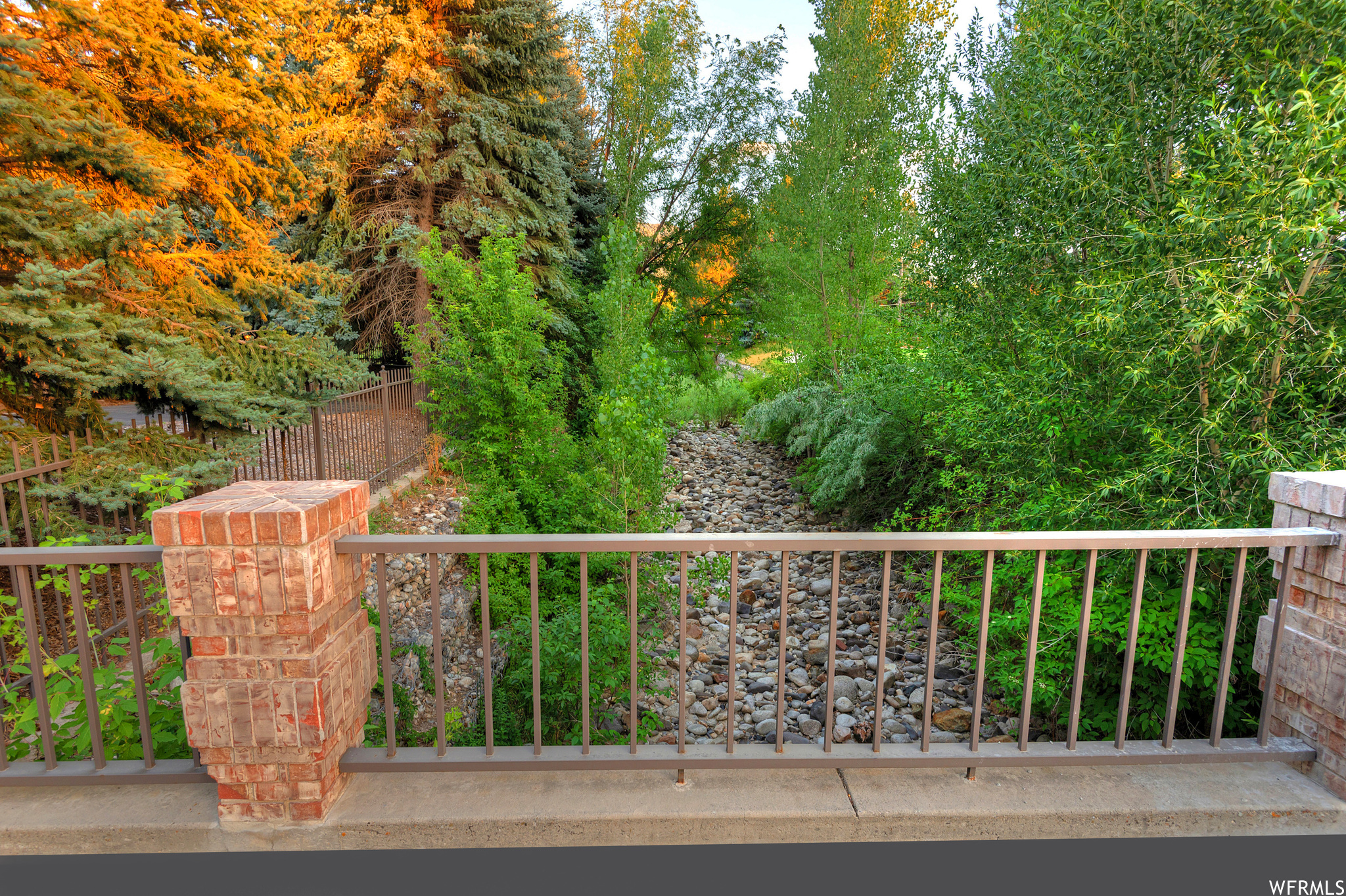 Sandy, Utah 84093, United States, 7 Bedrooms Bedrooms, ,10 BathroomsBathrooms,Residential,Pending,70750