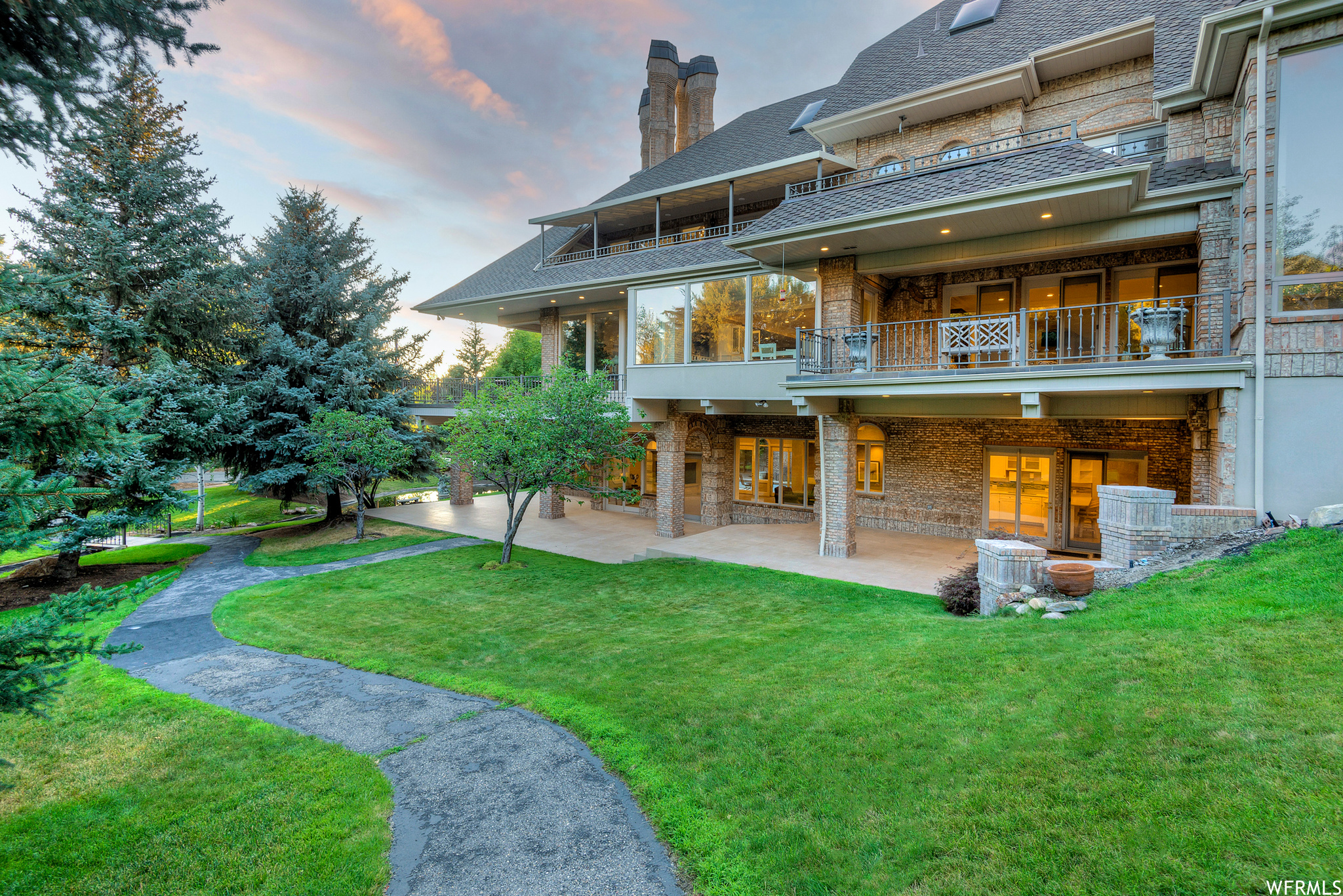 Sandy, Utah 84093, United States, 7 Bedrooms Bedrooms, ,10 BathroomsBathrooms,Residential,Pending,70750