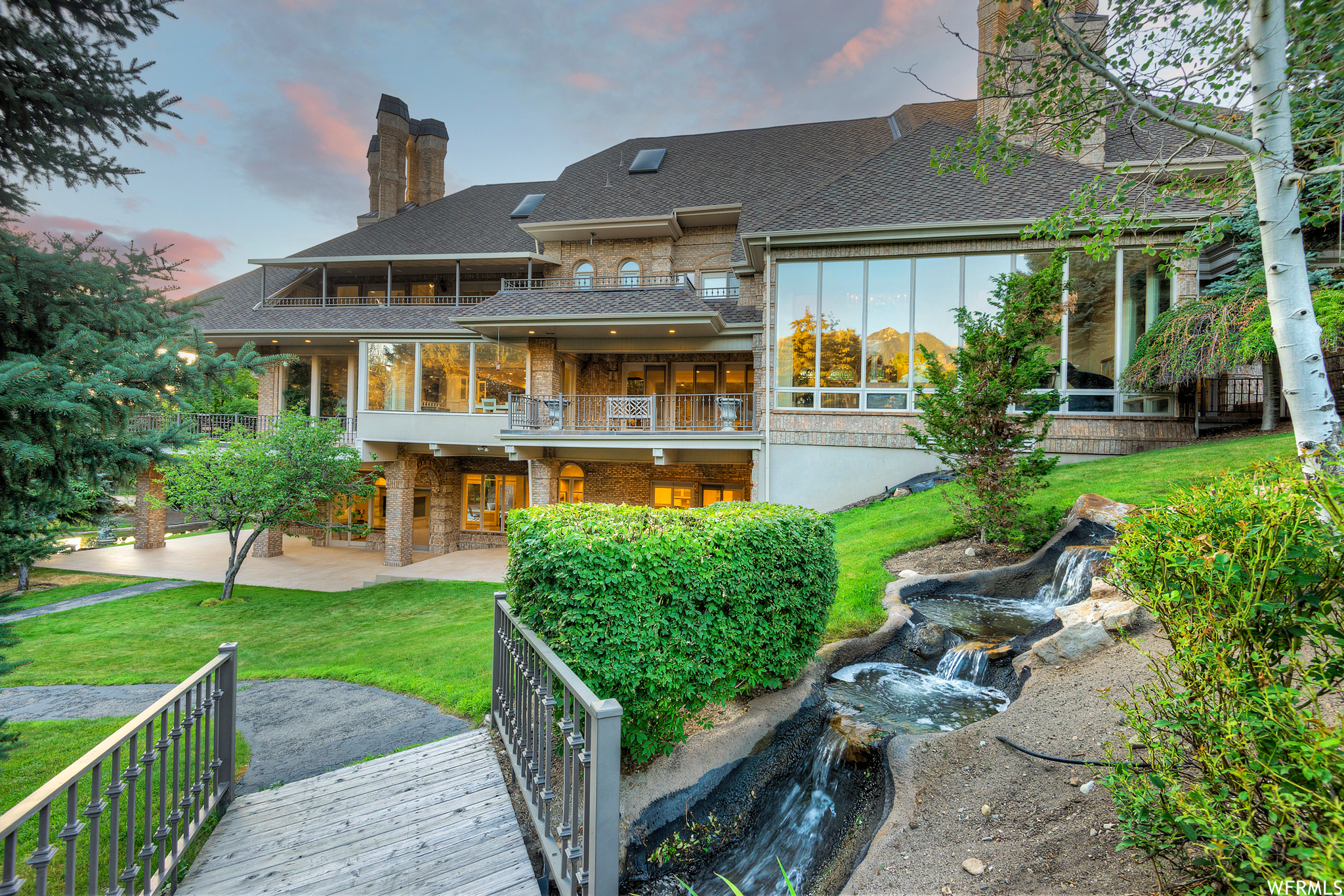 Sandy, Utah 84093, United States, 7 Bedrooms Bedrooms, ,10 BathroomsBathrooms,Residential,Pending,70750