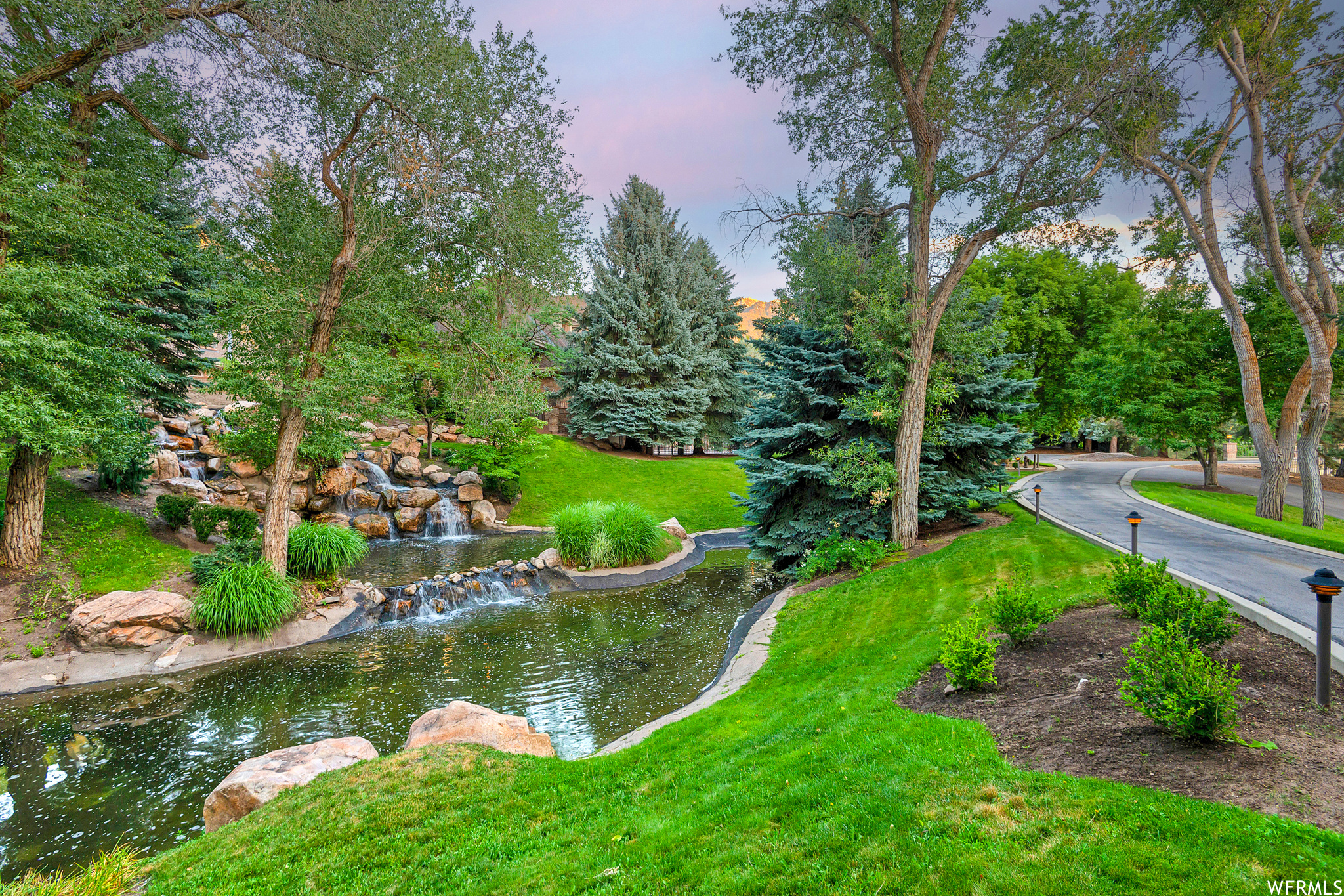 Sandy, Utah 84093, United States, 7 Bedrooms Bedrooms, ,10 BathroomsBathrooms,Residential,Pending,70750