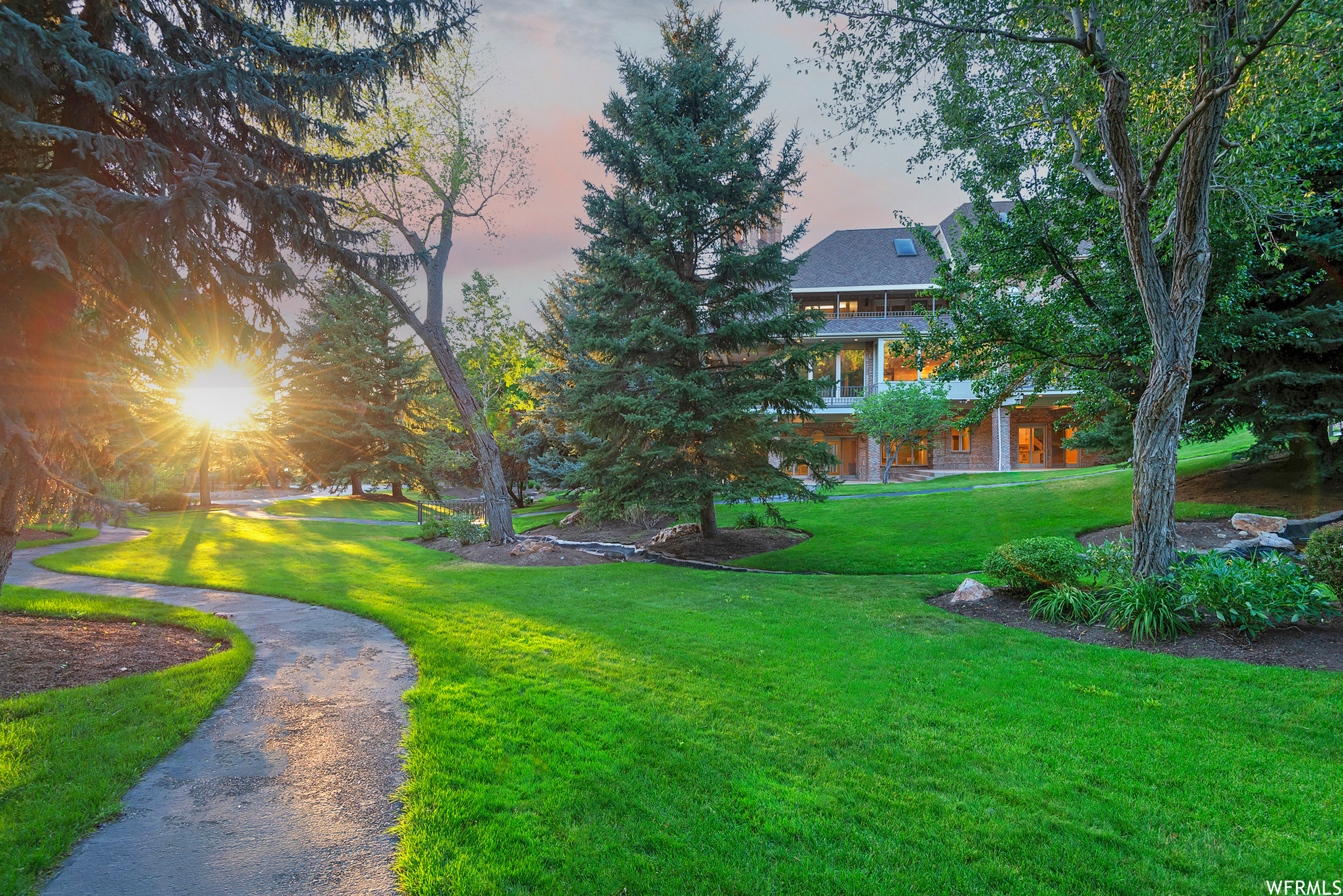 Sandy, Utah 84093, United States, 7 Bedrooms Bedrooms, ,10 BathroomsBathrooms,Residential,Pending,70750