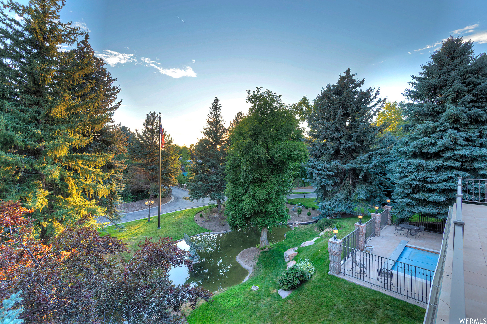 Sandy, Utah 84093, United States, 7 Bedrooms Bedrooms, ,10 BathroomsBathrooms,Residential,Pending,70750