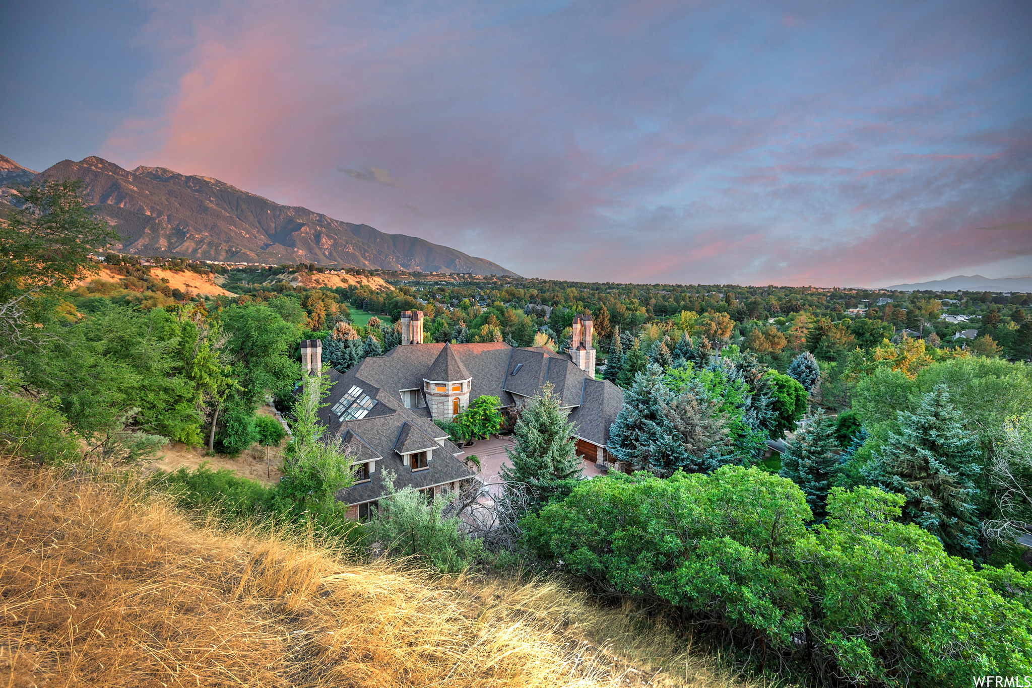 Sandy, Utah 84093, United States, 7 Bedrooms Bedrooms, ,10 BathroomsBathrooms,Residential,Pending,70750