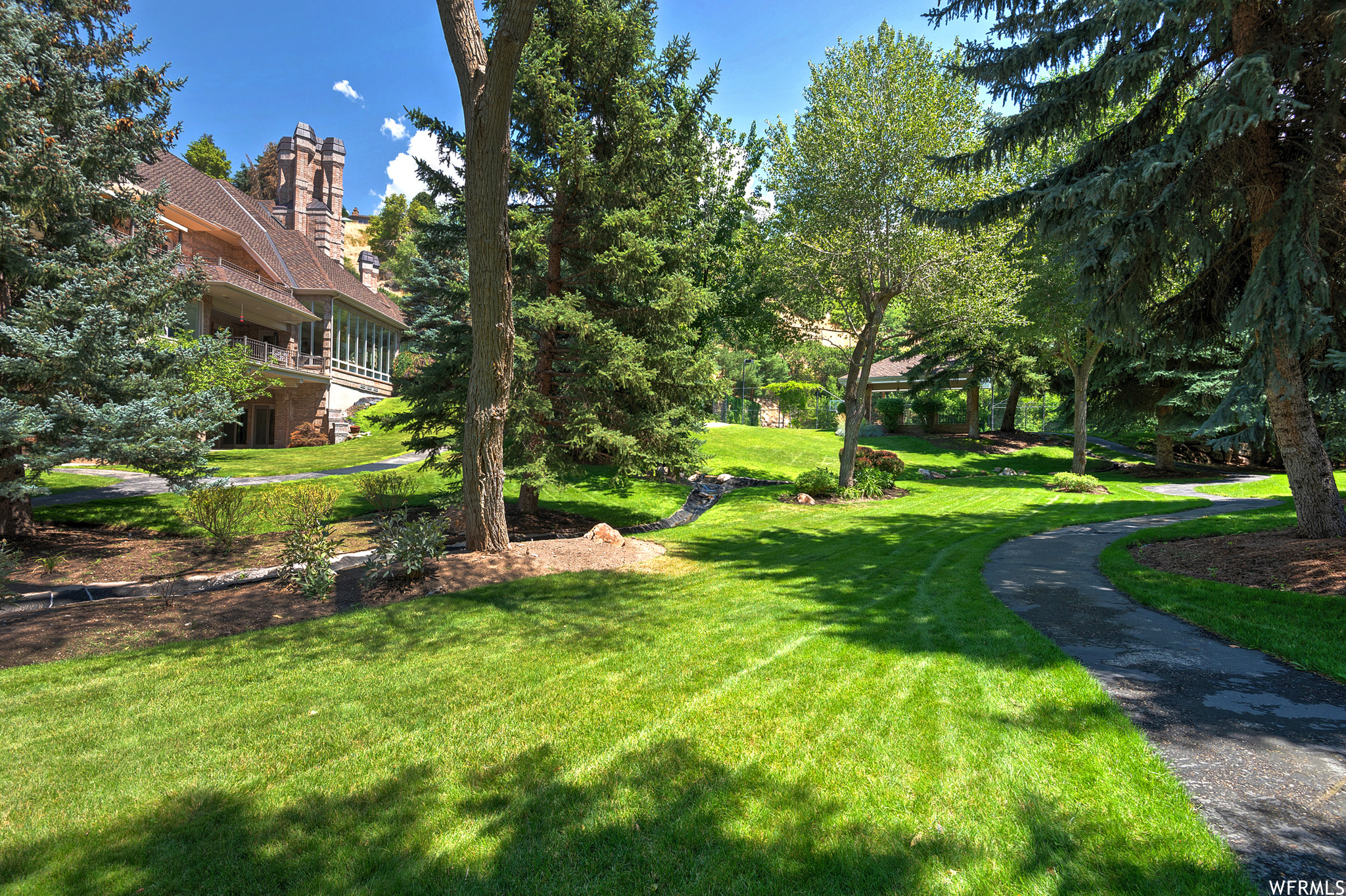 Sandy, Utah 84093, United States, 7 Bedrooms Bedrooms, ,10 BathroomsBathrooms,Residential,Pending,70750