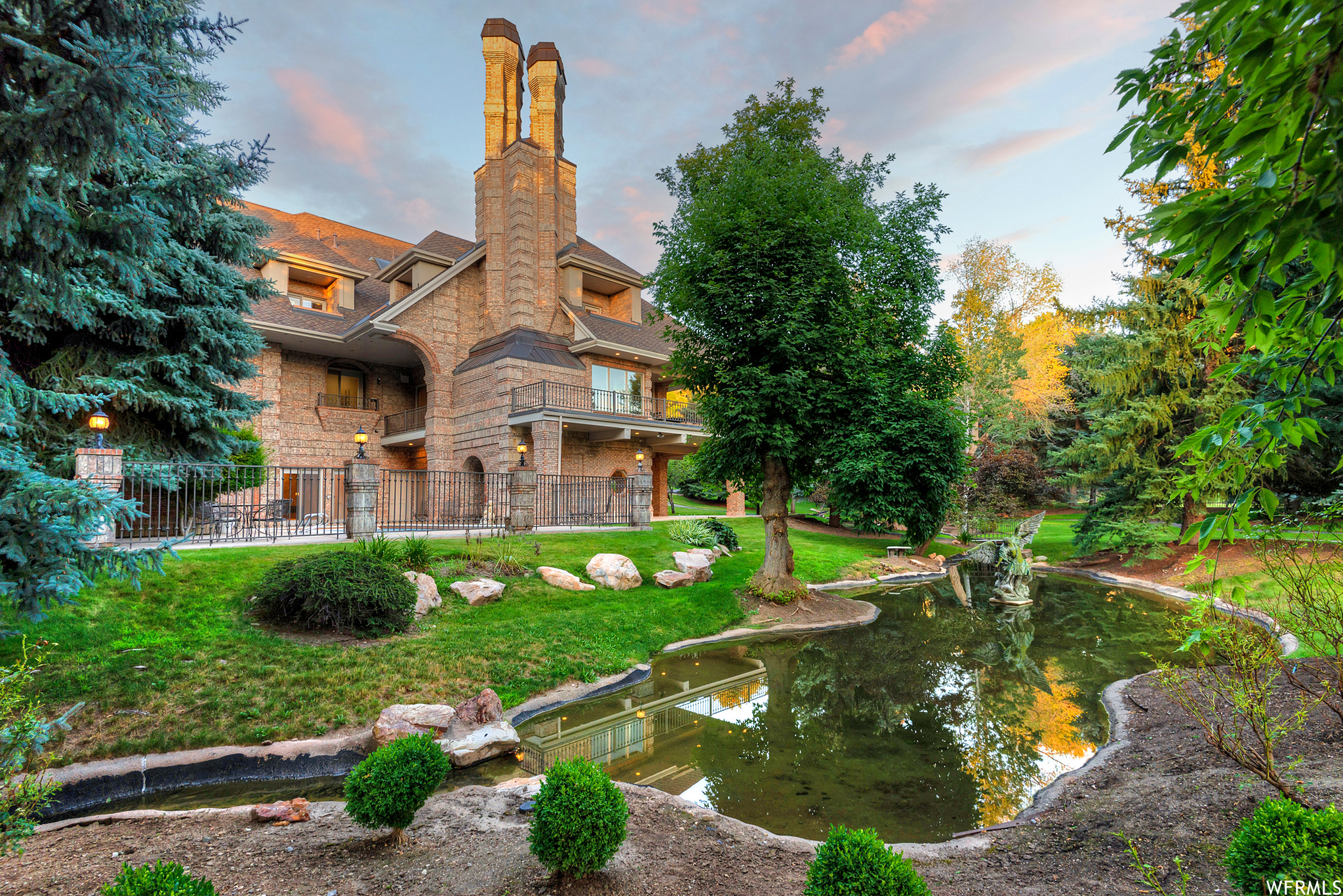 Sandy, Utah 84093, United States, 7 Bedrooms Bedrooms, ,10 BathroomsBathrooms,Residential,Pending,70750