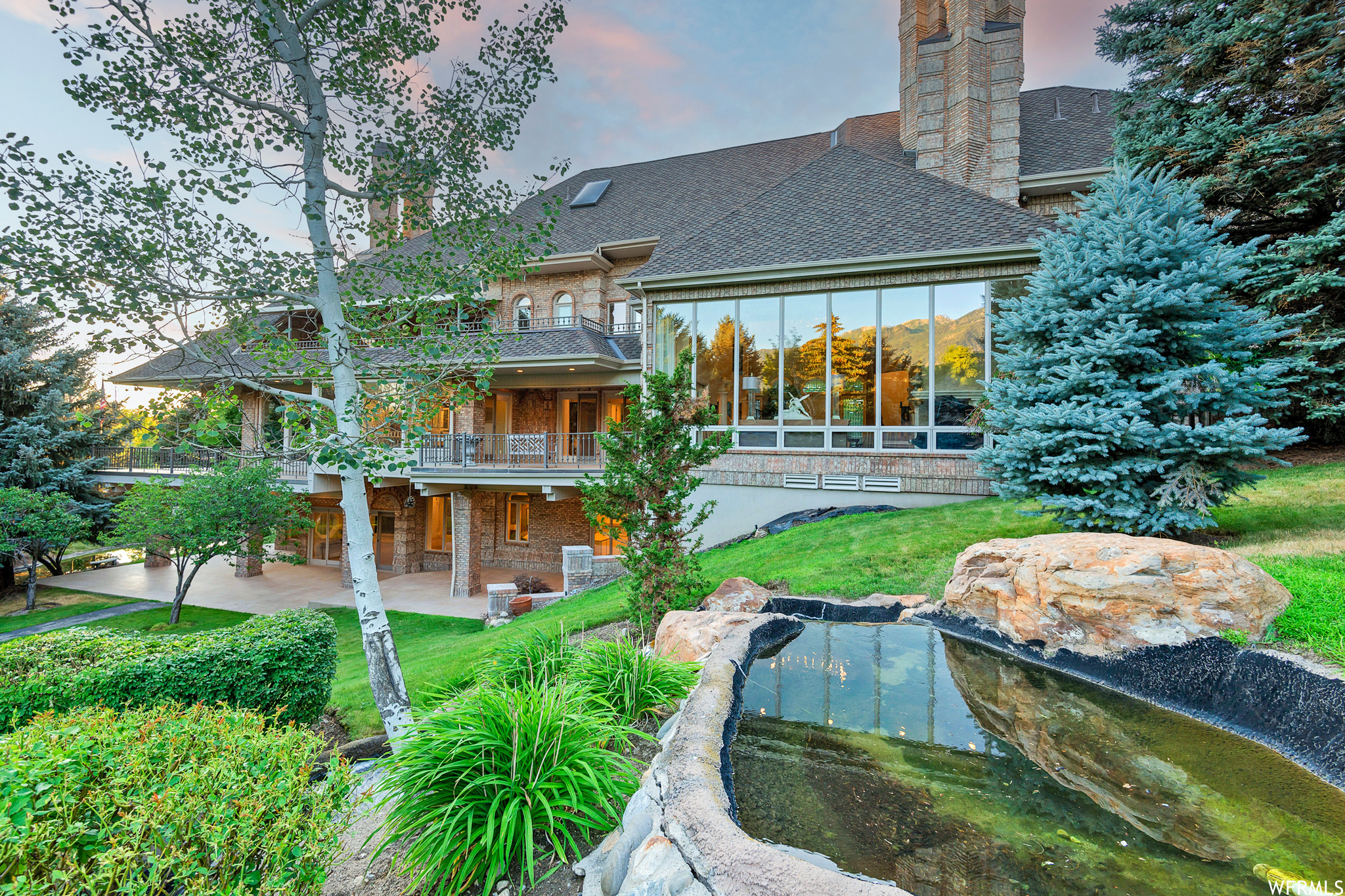 Sandy, Utah 84093, United States, 7 Bedrooms Bedrooms, ,10 BathroomsBathrooms,Residential,Pending,70750