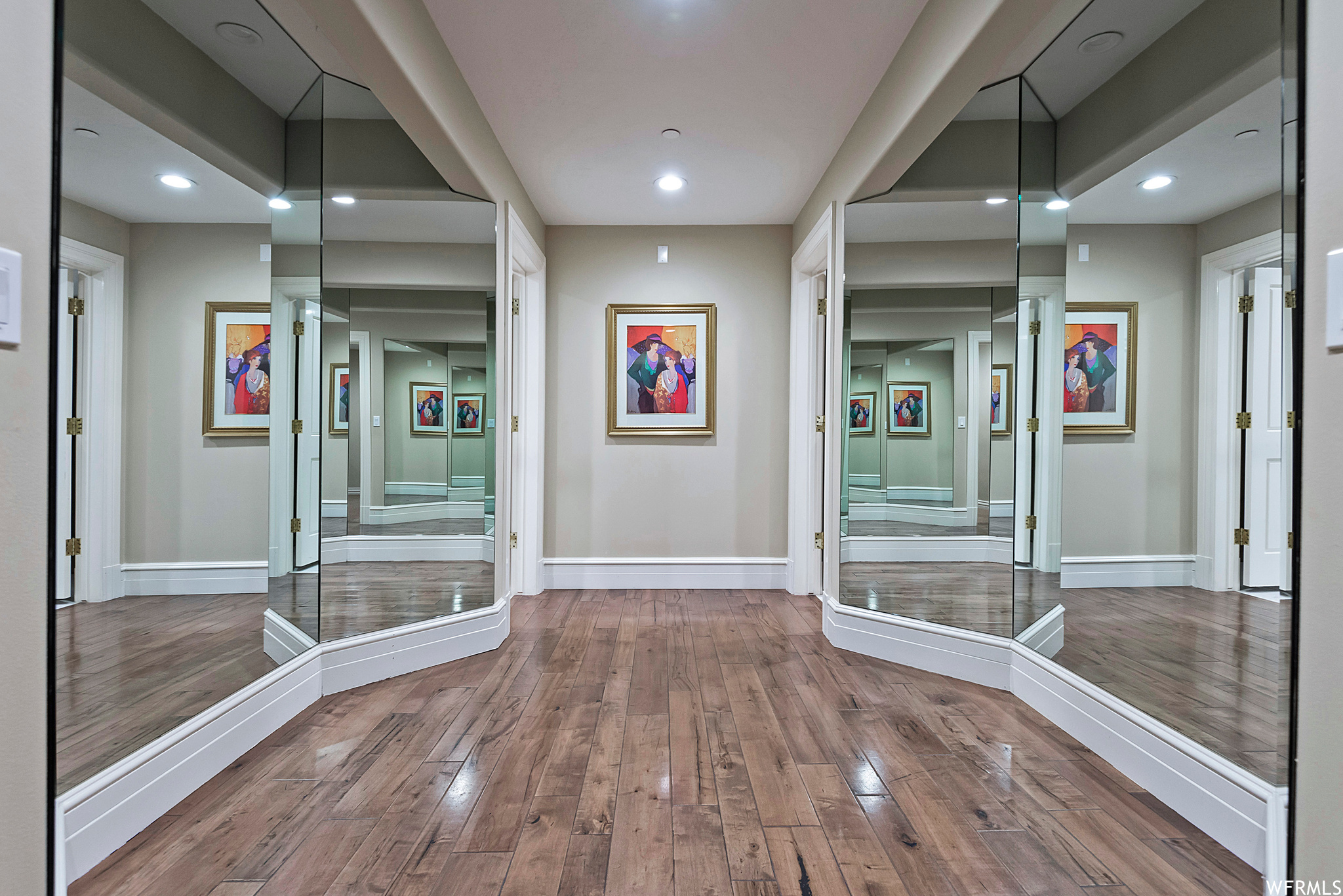 Sandy, Utah 84093, United States, 7 Bedrooms Bedrooms, ,10 BathroomsBathrooms,Residential,Pending,70750