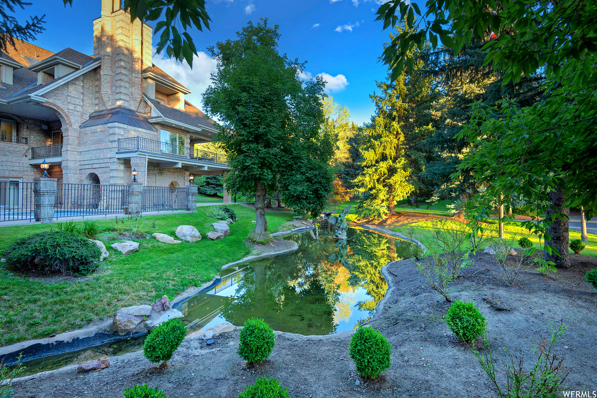 Sandy, Utah 84093, United States, 7 Bedrooms Bedrooms, ,10 BathroomsBathrooms,Residential,Pending,70750