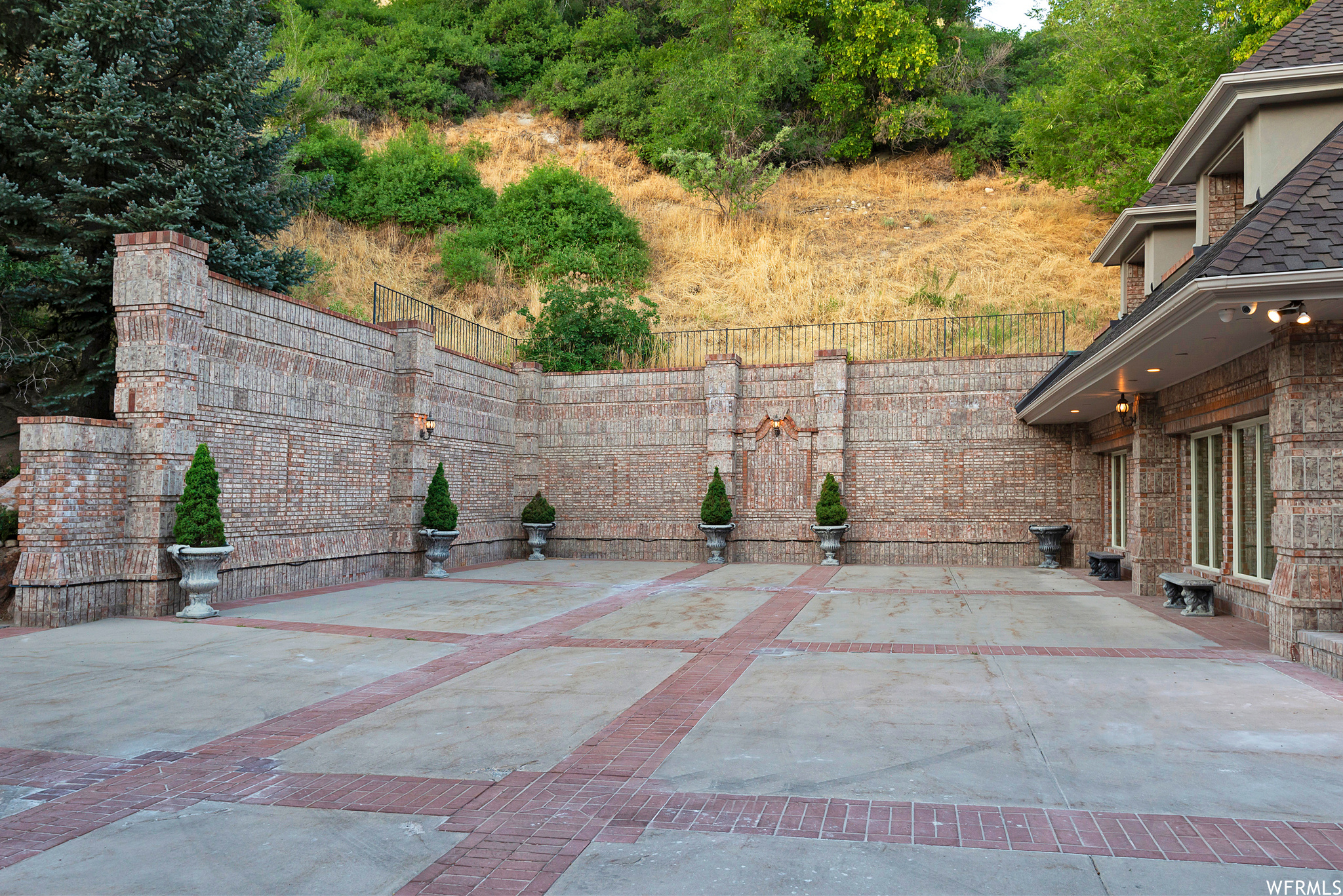 Sandy, Utah 84093, United States, 7 Bedrooms Bedrooms, ,10 BathroomsBathrooms,Residential,Pending,70750