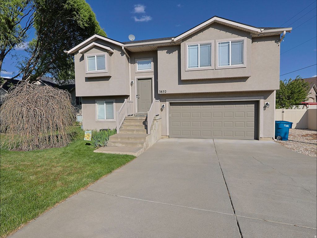 Photo of 3832 PARKER DR, Riverdale, UT 84405 (MLS # 2154745)