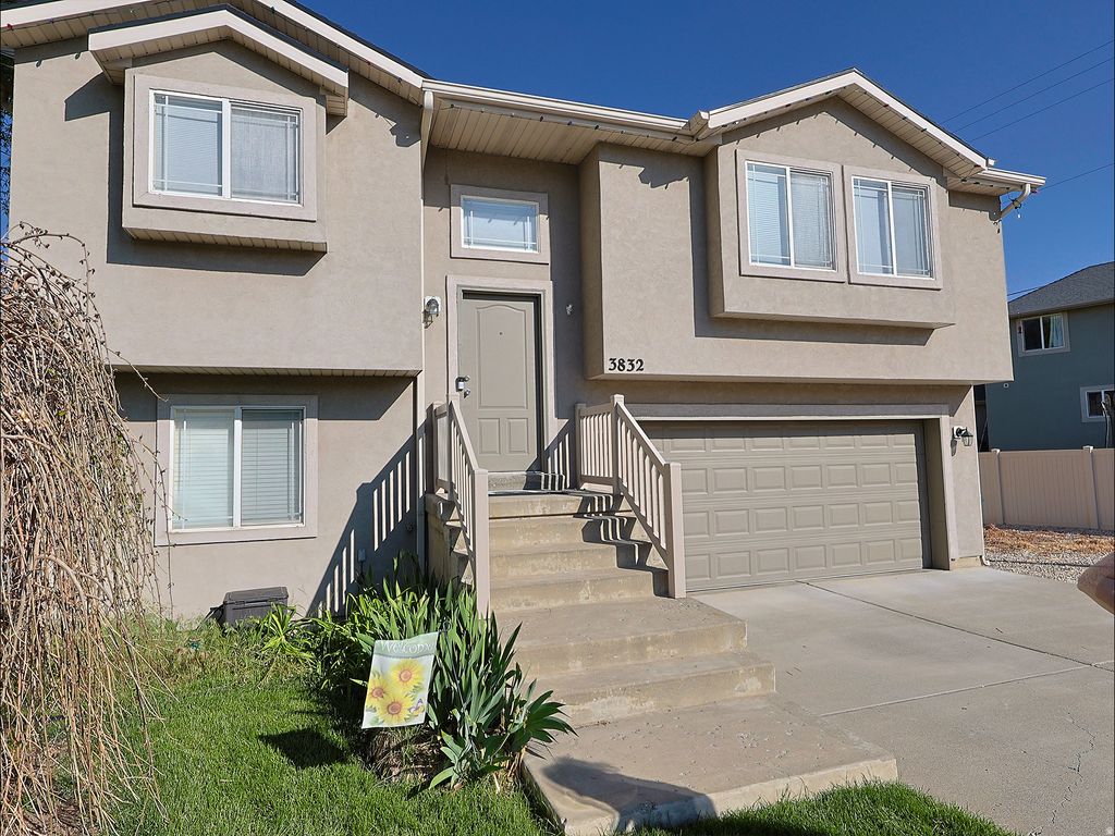 Photo of 3832 PARKER DR, Riverdale, UT 84405 (MLS # 2154745)