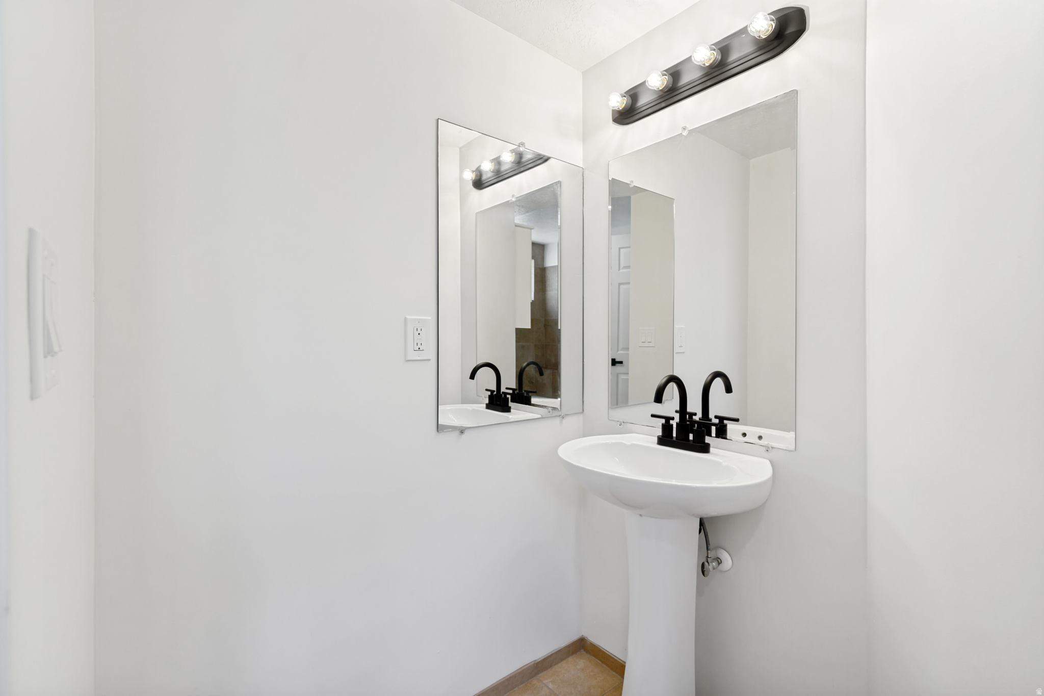 EDGEMONT PARK - Residential