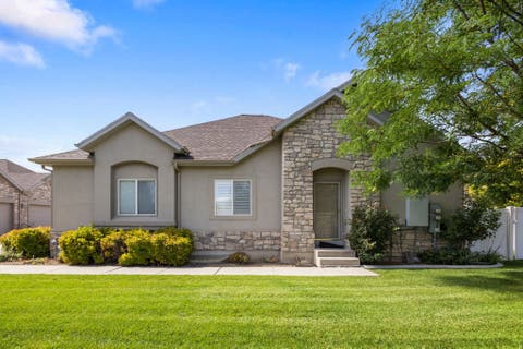 Photo of 10797 S WYNVIEW LN, South Jordan, UT 84095 (MLS # 2180347)