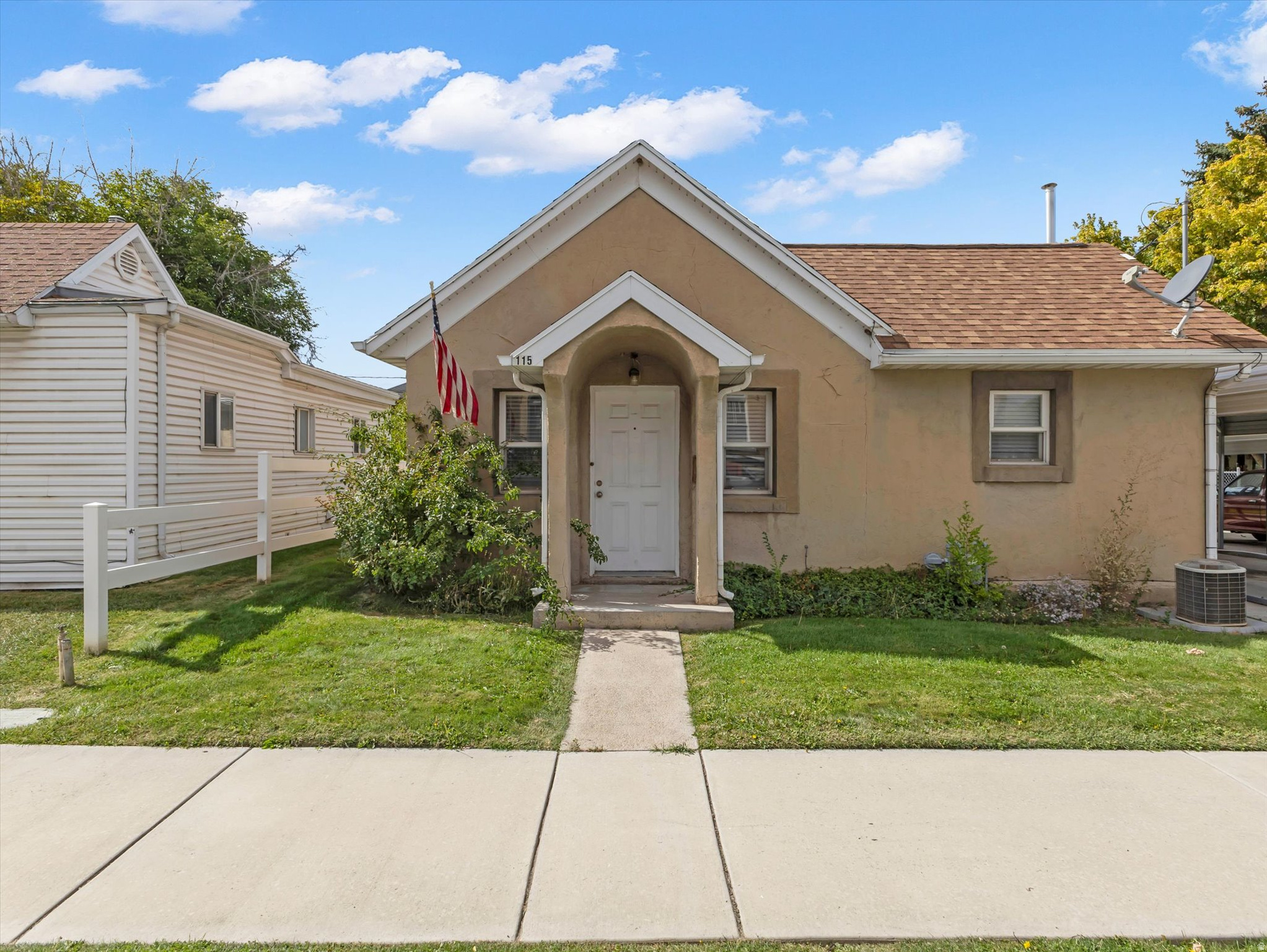 Main image without alt text