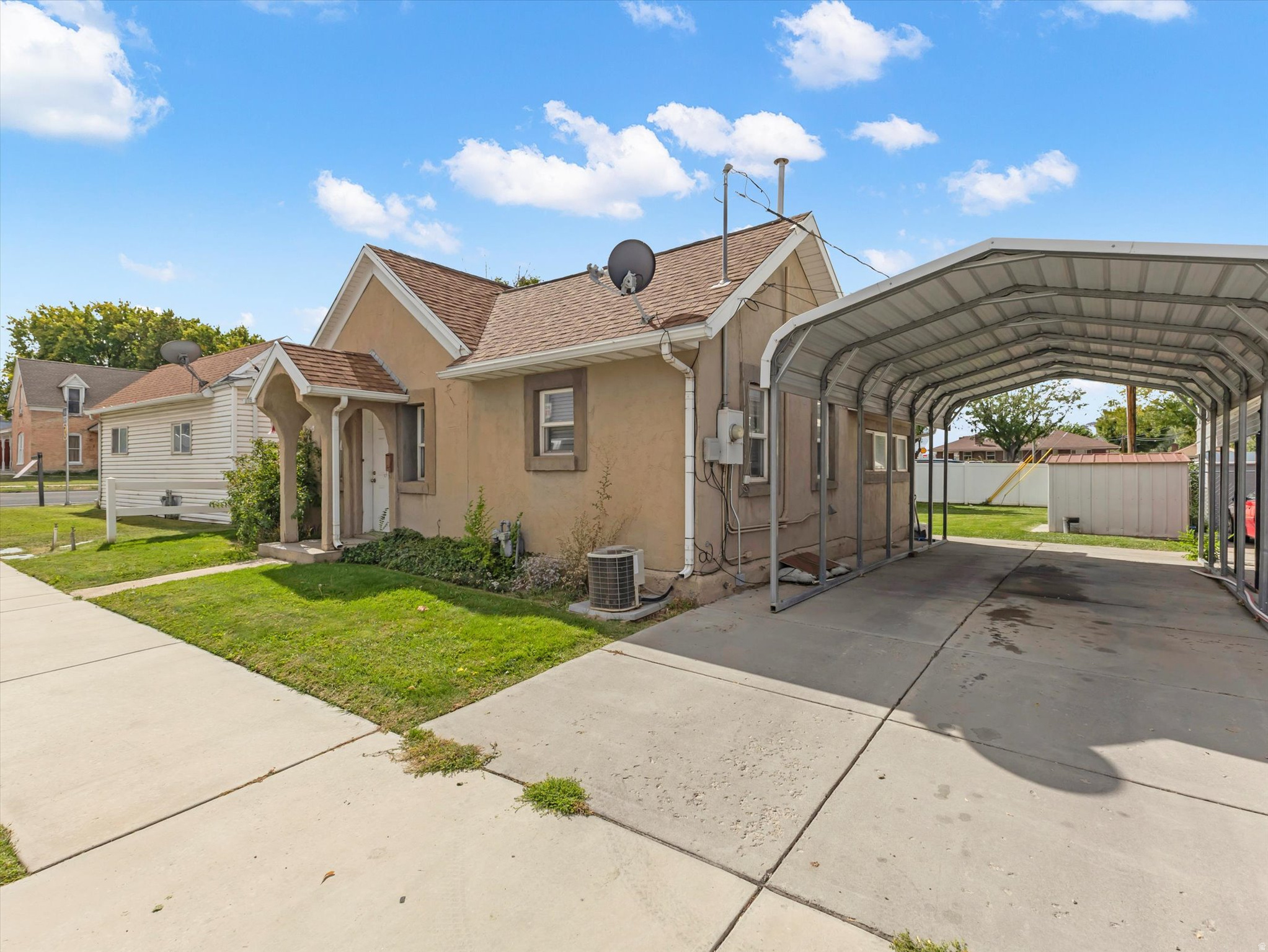 Main image without alt text