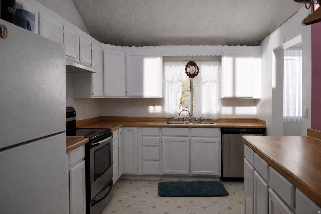 Photo of 220 W 200 N, Ferron, UT 84523 (MLS # 2130047)