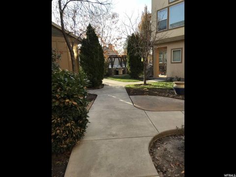 Tiny photo for 1008 N SHEPARD CREEK PKWY #5, Farmington, UT 84025 (MLS # 2125295)