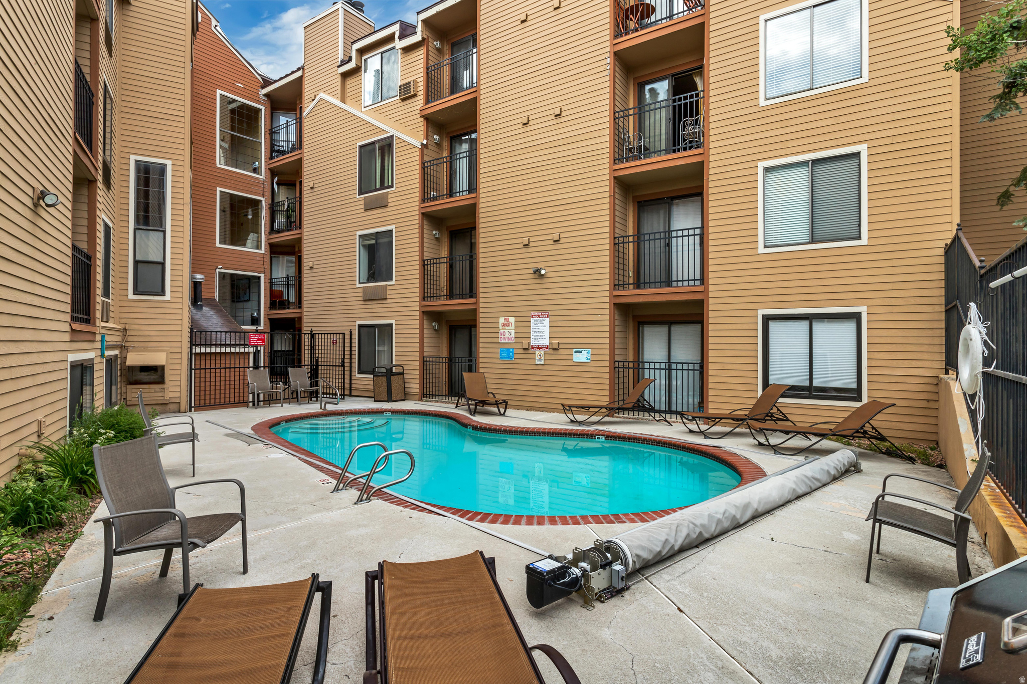 CARRIAGE HOUSE CONDO - Residential