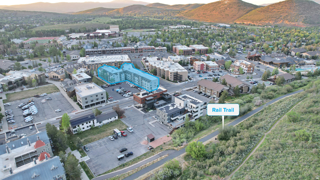 CARRIAGE HOUSE CONDO - Residential