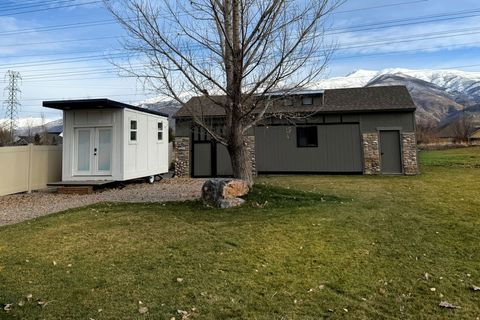 Tiny photo for 2058 COMANCHE WAY, Farmington, UT 84025 (MLS # 2127112)