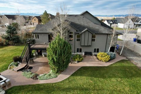 Tiny photo for 2058 COMANCHE WAY, Farmington, UT 84025 (MLS # 2127112)