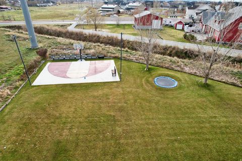 Tiny photo for 2058 COMANCHE WAY, Farmington, UT 84025 (MLS # 2127112)