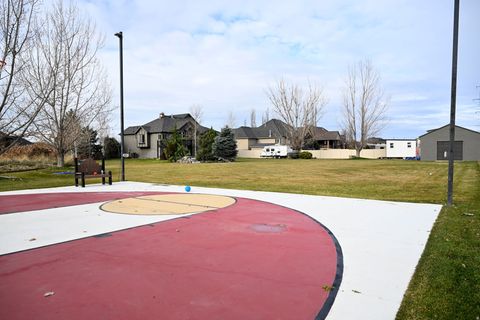 Tiny photo for 2058 COMANCHE WAY, Farmington, UT 84025 (MLS # 2127112)