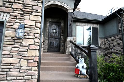 Tiny photo for 2058 COMANCHE WAY, Farmington, UT 84025 (MLS # 2127112)