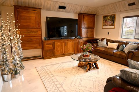 Tiny photo for 2058 COMANCHE WAY, Farmington, UT 84025 (MLS # 2127112)