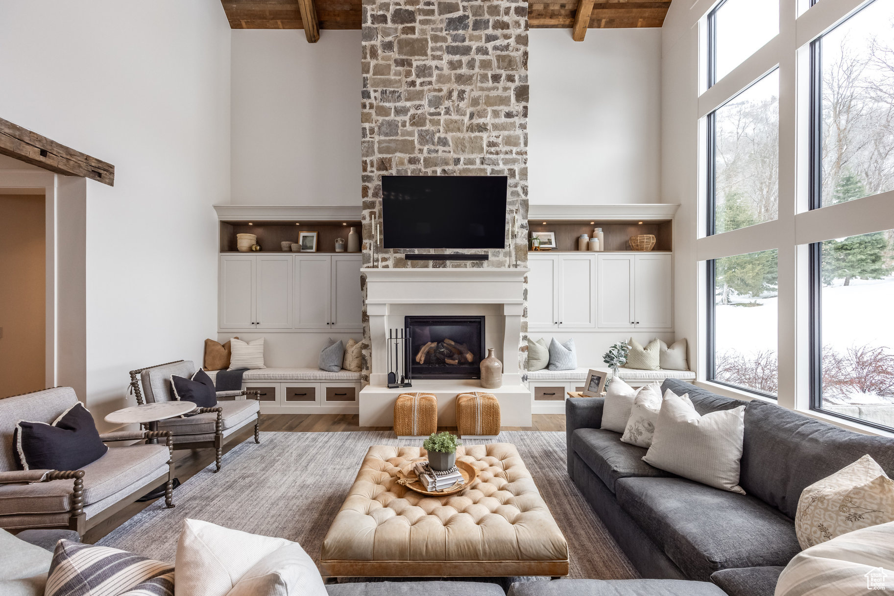 WOODLAND HILLS - Residential