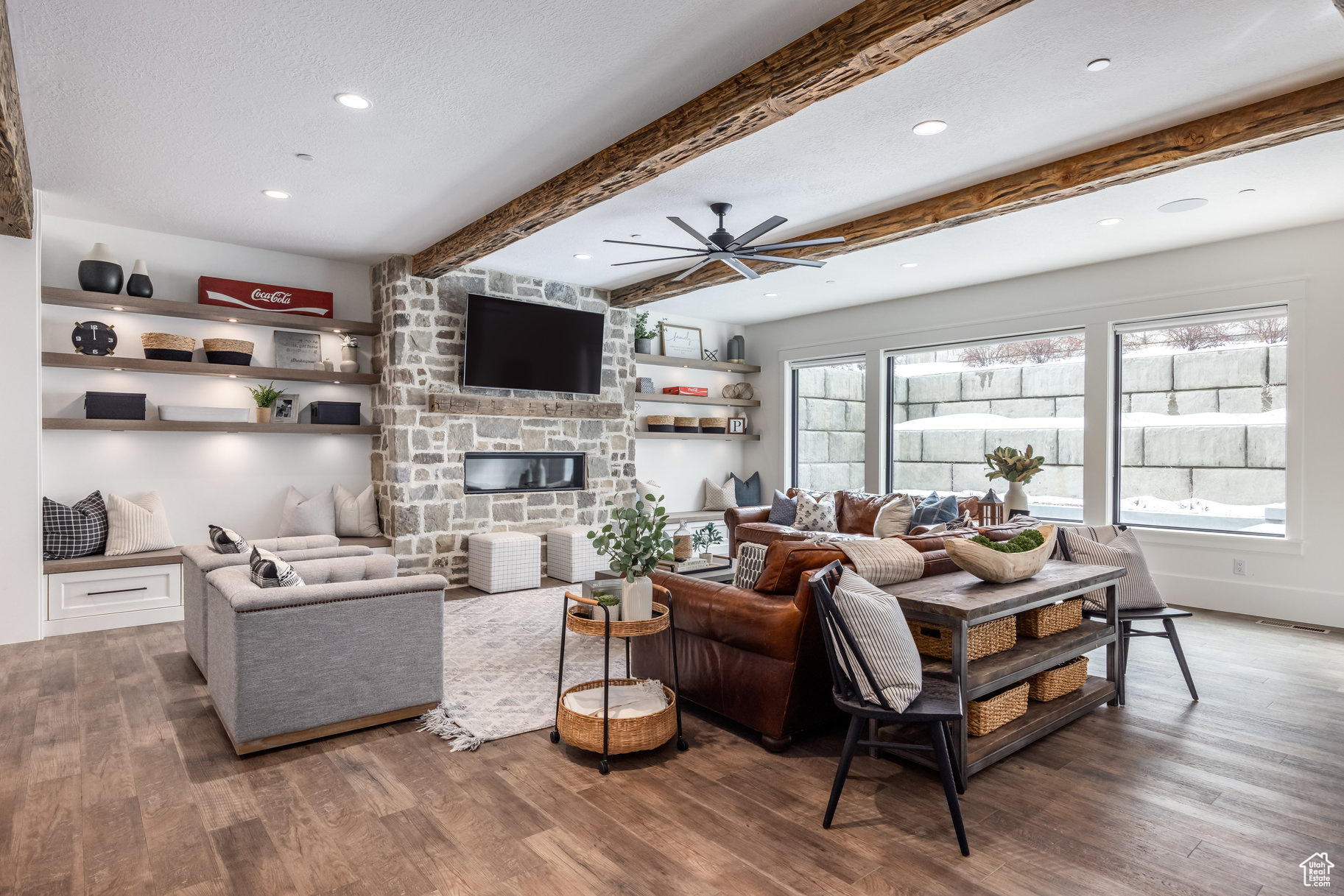 WOODLAND HILLS - Residential